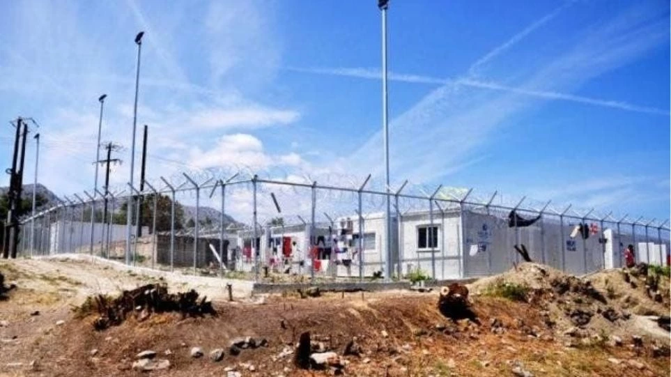 Υπεράριθμοι οι πρόσφυγες στις δομές των Ενόπλων Δυνάμεων